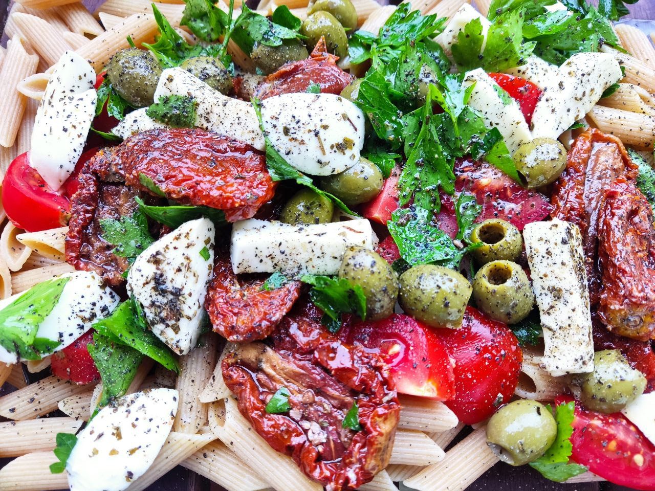 Admin kocht – Nudeln mit Tomaten und Mozarella